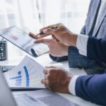 経営管理ビザを取得した後、最低日本には何日間滞在しないと更新ができないor不利になるのか？